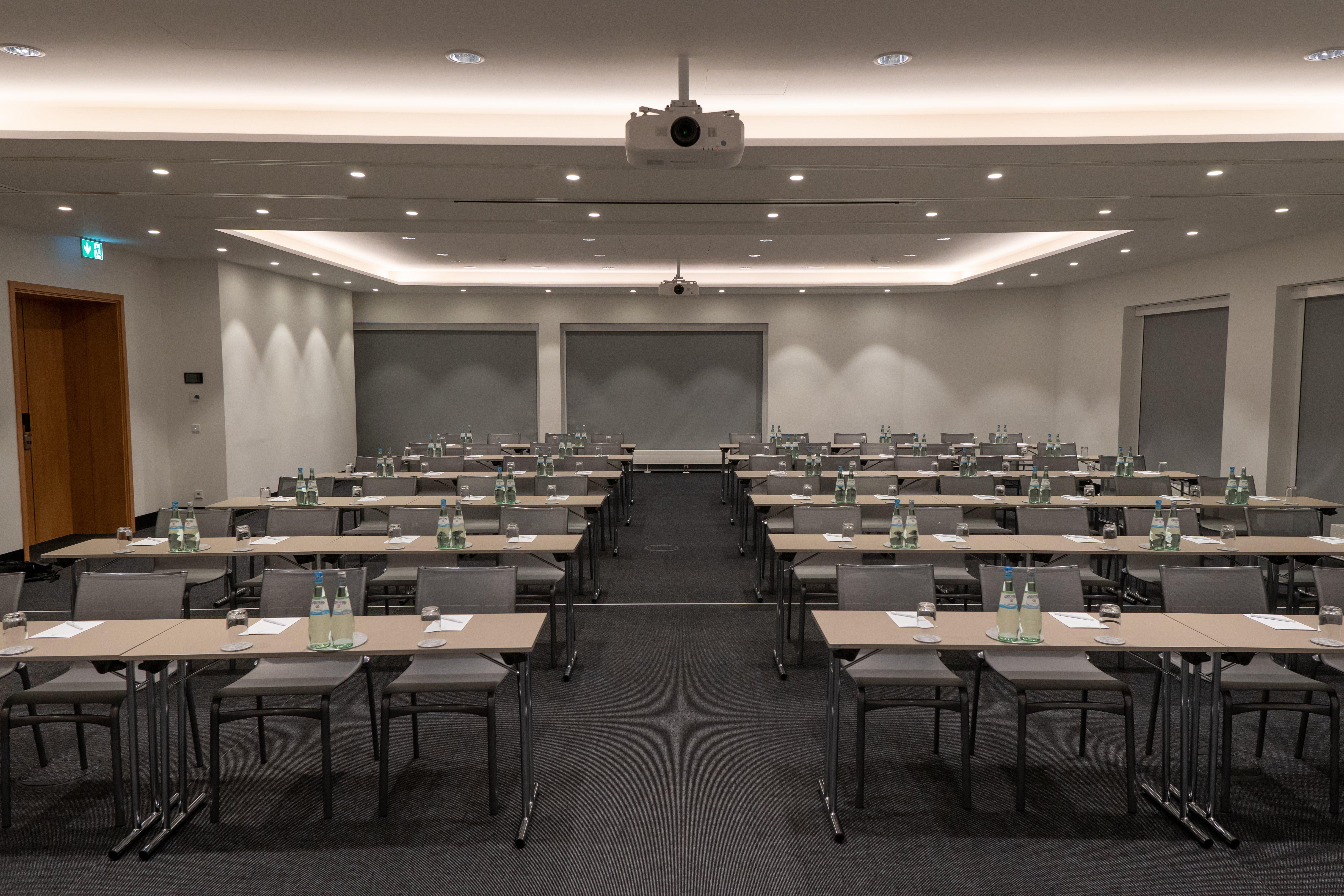 Hotel Holiday - Leuchtenbergring By Ihg 4*